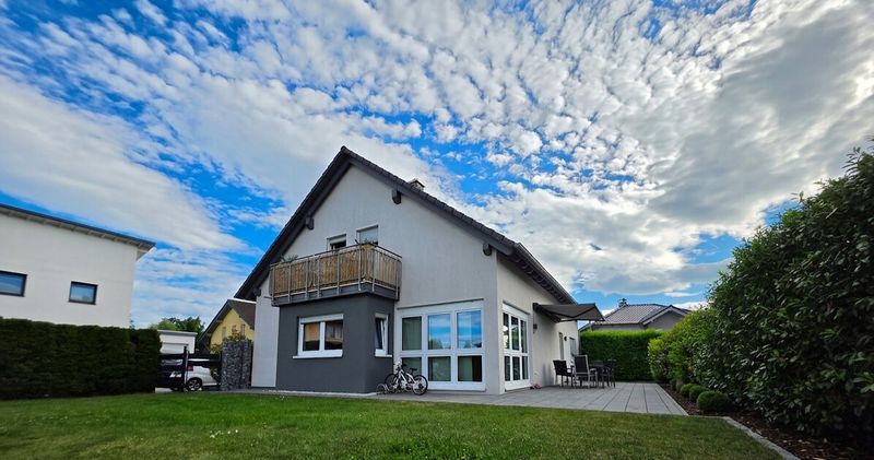Modernes Familiendomizil mit Einliegerwohnung – stilvoll wohnen in begehrter Lage von Simmern